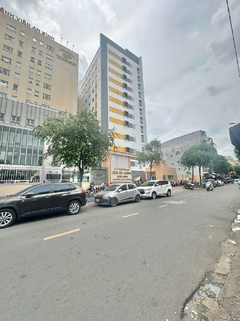  Nhà Bán : nhà đẹp diện tích to đẹp cách mặt tiền An Bình vài bước chân . Đối diện Bệnh Viện An Bình . Ngang 4,2m dài 15m , nhà 4 tầng 