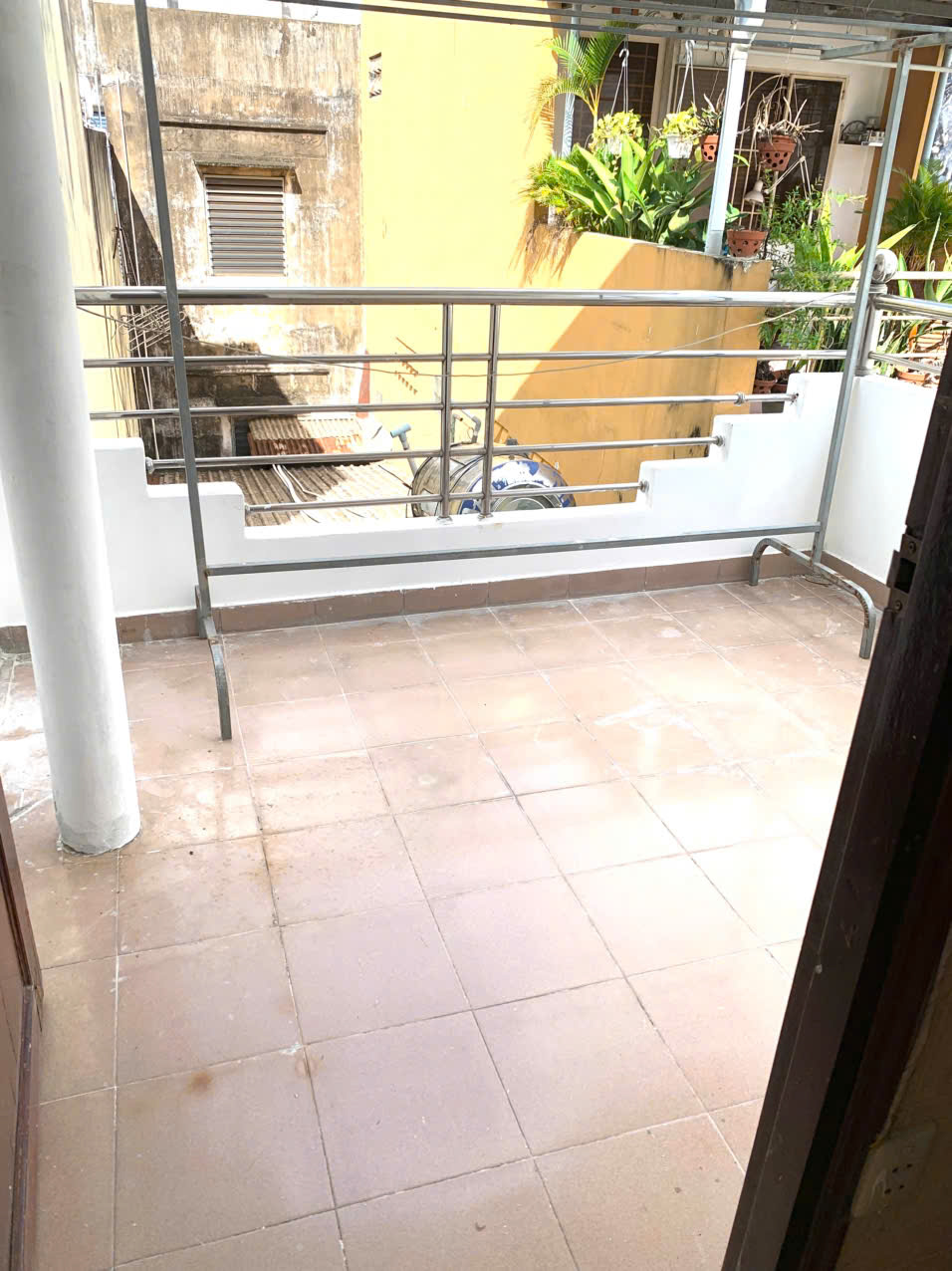  CHÍNH CHỦ CHO THUÊ NHÀ NGUYÊN CĂN MỚI SƠN SỬA – NGAY CHỢ HÒA BÌNH Q5 – HẺM THÔNG 2 TRỤC LỚN 