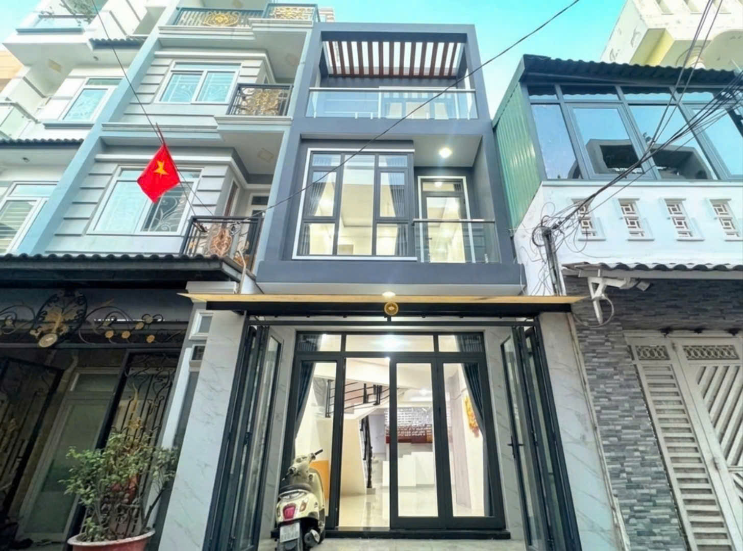  GIẢM 230 TRIỆU- CÒN 5. x TỶ- QUẬN 7- GẦN CHỢ TÂN THUẬN- NHÀ MỚI 3 TẦNG- DT 44M2- SỔ RIÊNG. 