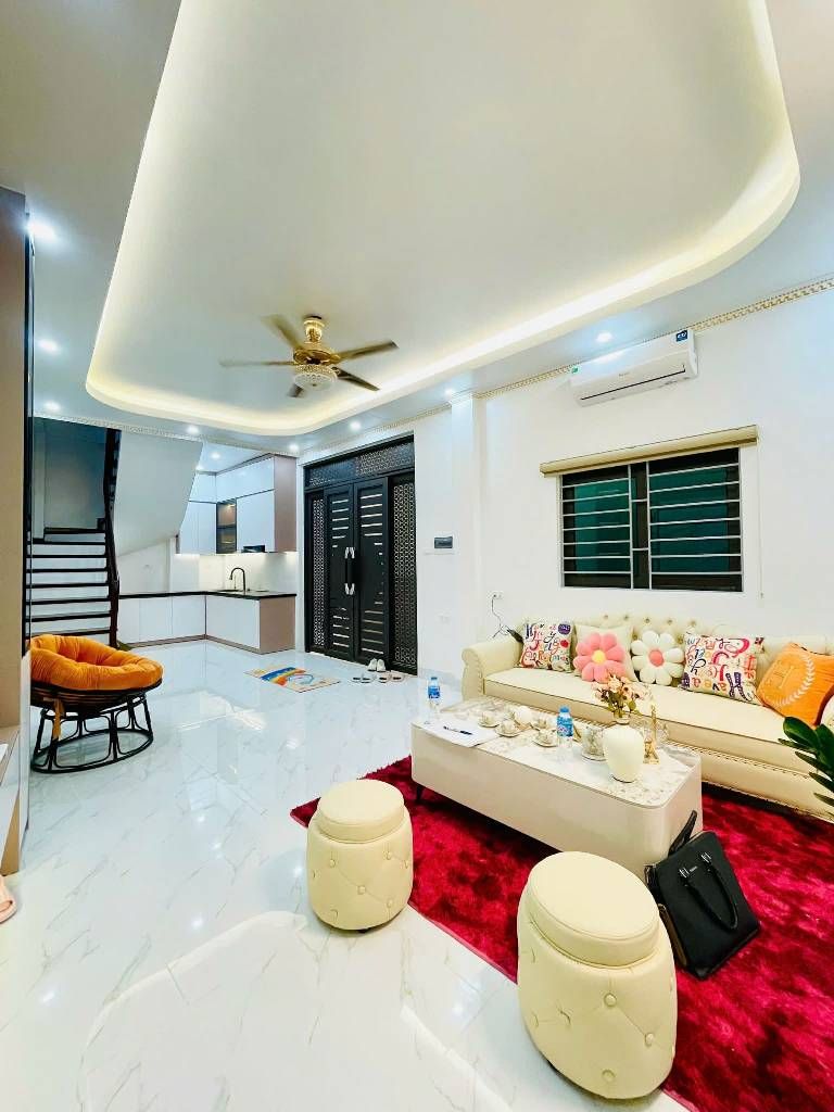  ???? NHÀ ĐẸP TRUNG KÍNH FULL NỘI THẤT Ở NGAY, CHỈ CÁCH 30m RA ĐƯỜNG 2.5  SAU QUY HOẠCH 