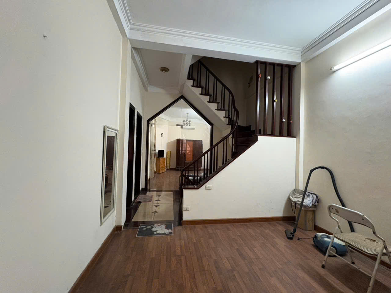  Cho thuê nhà: đ/c 145 ngõ Quan thổ 1, phường Ô chợ dừa, Hà Nội. 