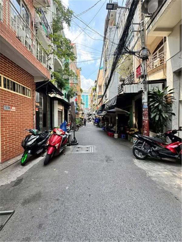  Nhà HXH Đường Huỳnh Văn Bánh Phường 17 Cũ Phú Nhuận. 