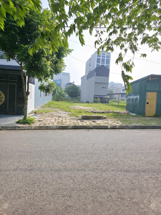  Tôi bán nhanh lô đất 100,1m2 full thổ tại Phú Cát, Hà Nội, sổ đỏ, đường oto tránh nhau, giá 3 tỷ 