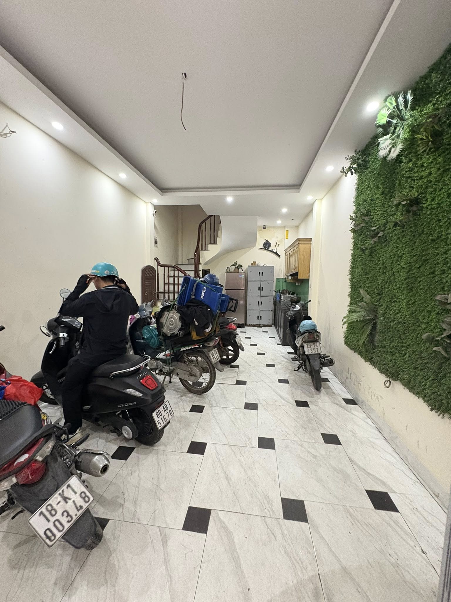  Cho thuê nhà ngõ oto Triều Khúc 35 m2 x 5 tầng,  3 ngủ, -Giá 12 triệu 