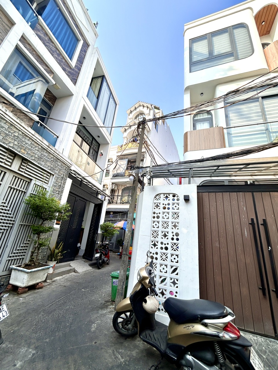  NHÀ ĐẸP VÀO Ở NGAY CHỈ 5.2T- Đ.TÔN ĐẢN NGANG 4.2M- LƯU THÔNG RA Đ.SỐ - KHÁNH HỘI- HOÀNG DIỆU- NGUYỄN TẤT THÀNH. 