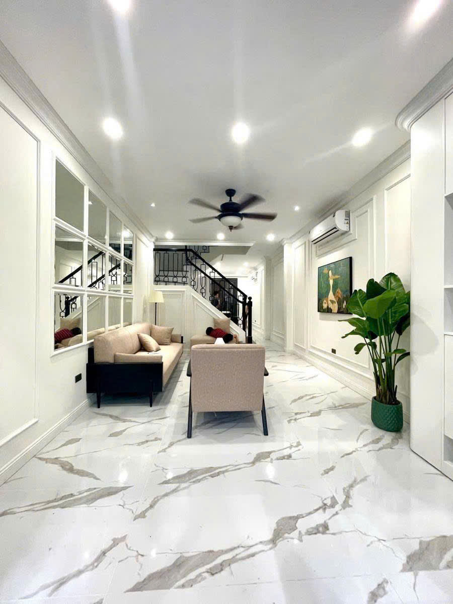  GẤP!8TY CÓ THANG MÁY+OTO+CHÂN GA METRO TẠI NGỌA LONG,CẦU DIỄN,DT:40Mx5T 