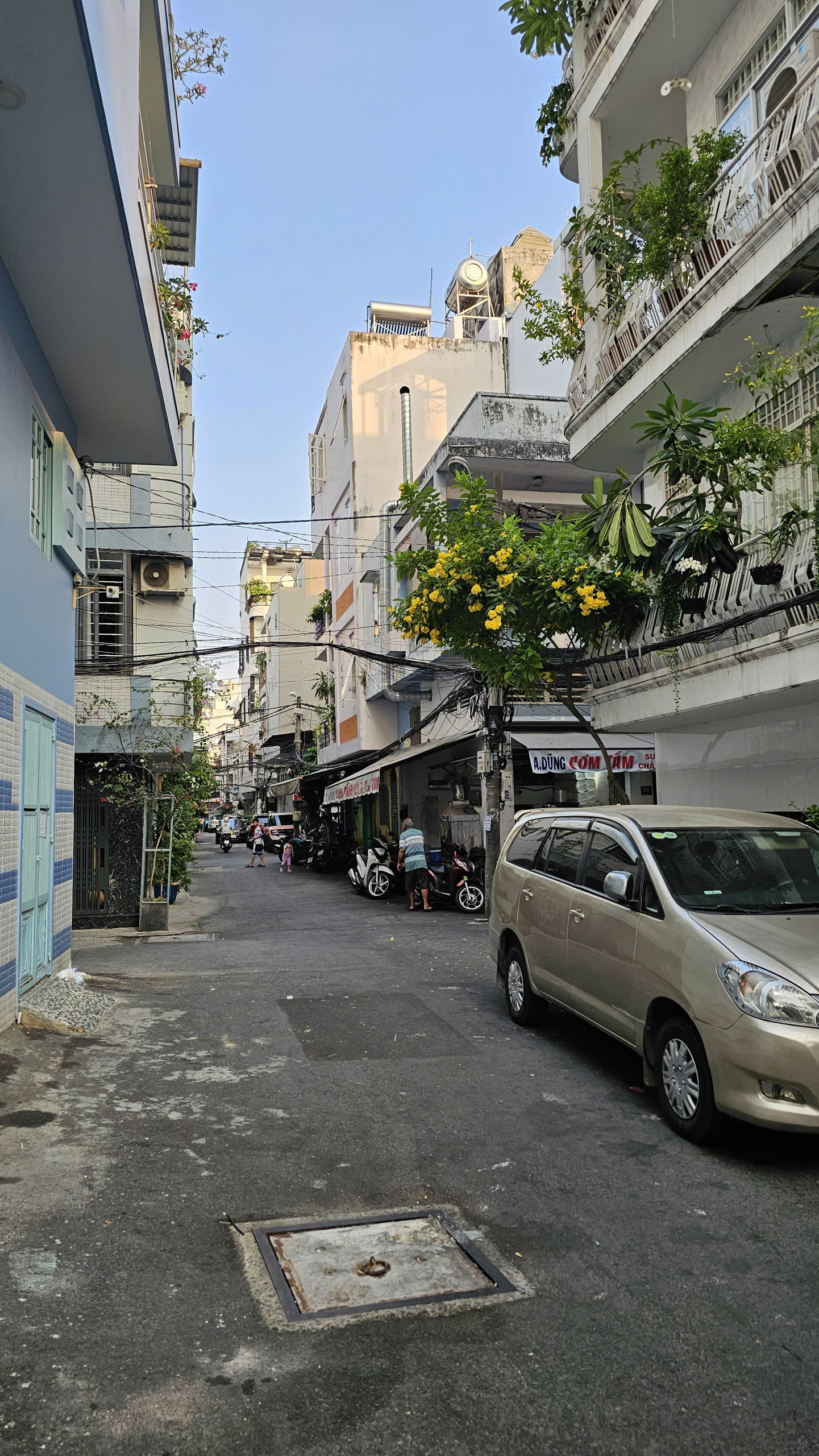  bán nhà  Mặt Tiền Kinh Doanh  Trước  Nhà Thông thoáng ( 7m) có 5 đ 