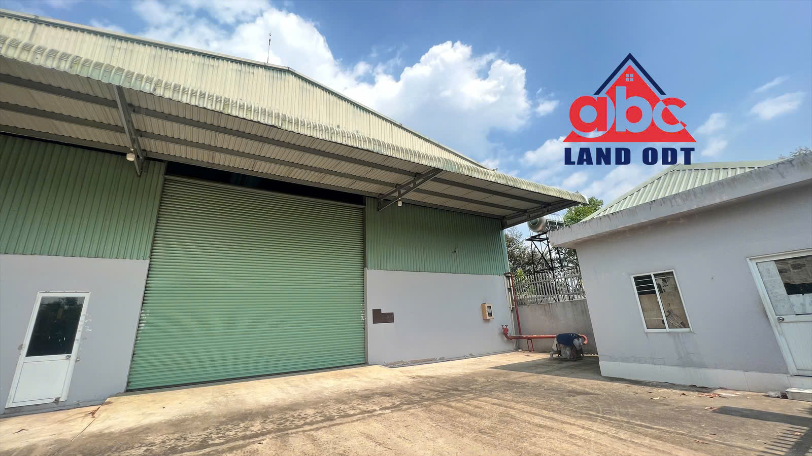  nhà xưởng sản xuất ngoài khu, có trang bị PC vách tường, trống xưởng bàn giao SX liền 