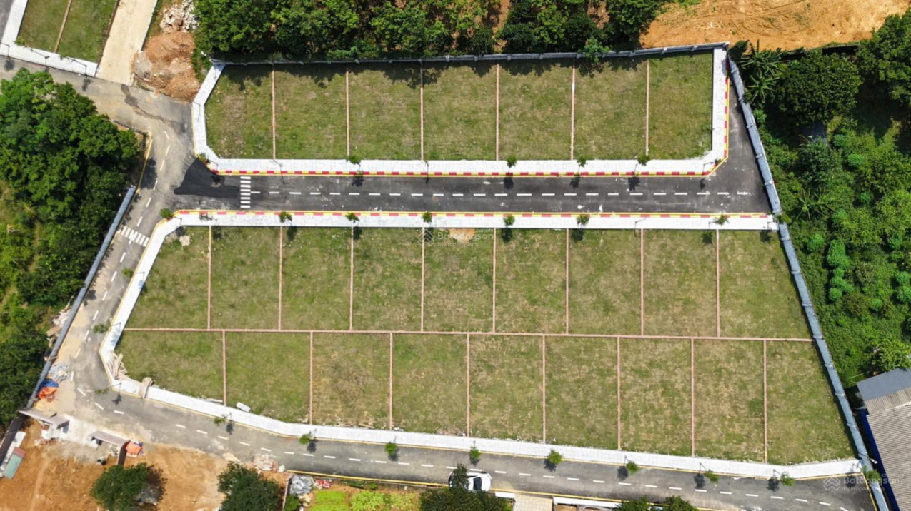  Giá chỉ 2.4 tỷ, đất đô thị Hòa Lạc, gần QL21 và làng đại học, diện tích 100m², mặt tiền 7m + Ôtô quay đầu trong đất. 