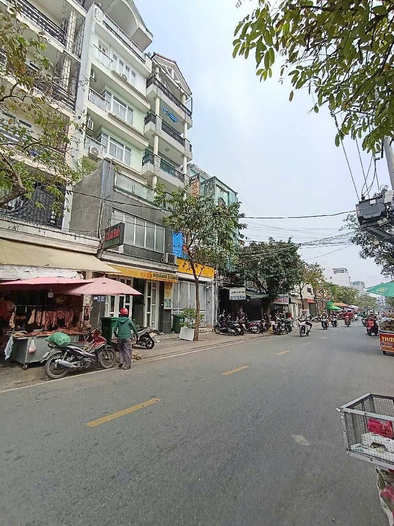  Quận 7, Khách Sạn  Mặt Tiền Đường Lý Phục Man, 6 Tầng, 6x20m. Chỉ Có 23 tỷ, Cần Bán 