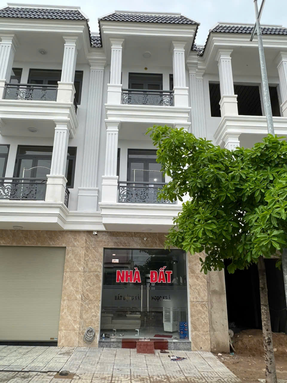  BÁN NHÀ PHƯỜNG DĨ AN, TP DĨ AN, BÌNH DƯƠNG  – FULL NỘI THẤT – GIÁ 5,2 TỶ 