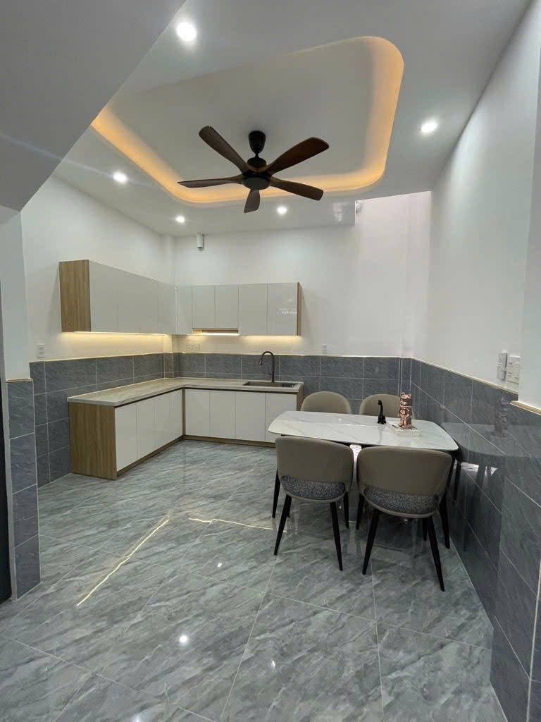  5 tỷ. BÌNH TÂN. Lê Văn Quới , hẻm thông , xe hơi đổ cửa. Ngay Ngã Tư Bốn Xã , giáp TÂN PHÚ. 72mv 