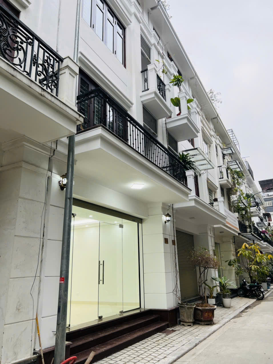  ???? Cho thuê nhà phân lô khu 90 phố Nguyễn Tuân giá rẻ ???? Dt: 70m²  X 5 tầng, thang máy 