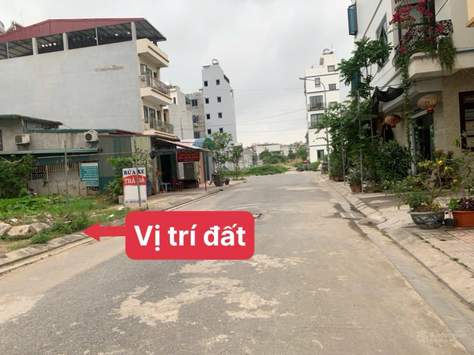  Bí mật lô đất 100m2 gần Đại học FPT, khu vực trung tâm Hòa Lạc. Phù hợp xây trọ, đầu tư sinh lời, kết nối Metro 5 – Quốc Lộ 21. Liên hệ xem đất ngay. 