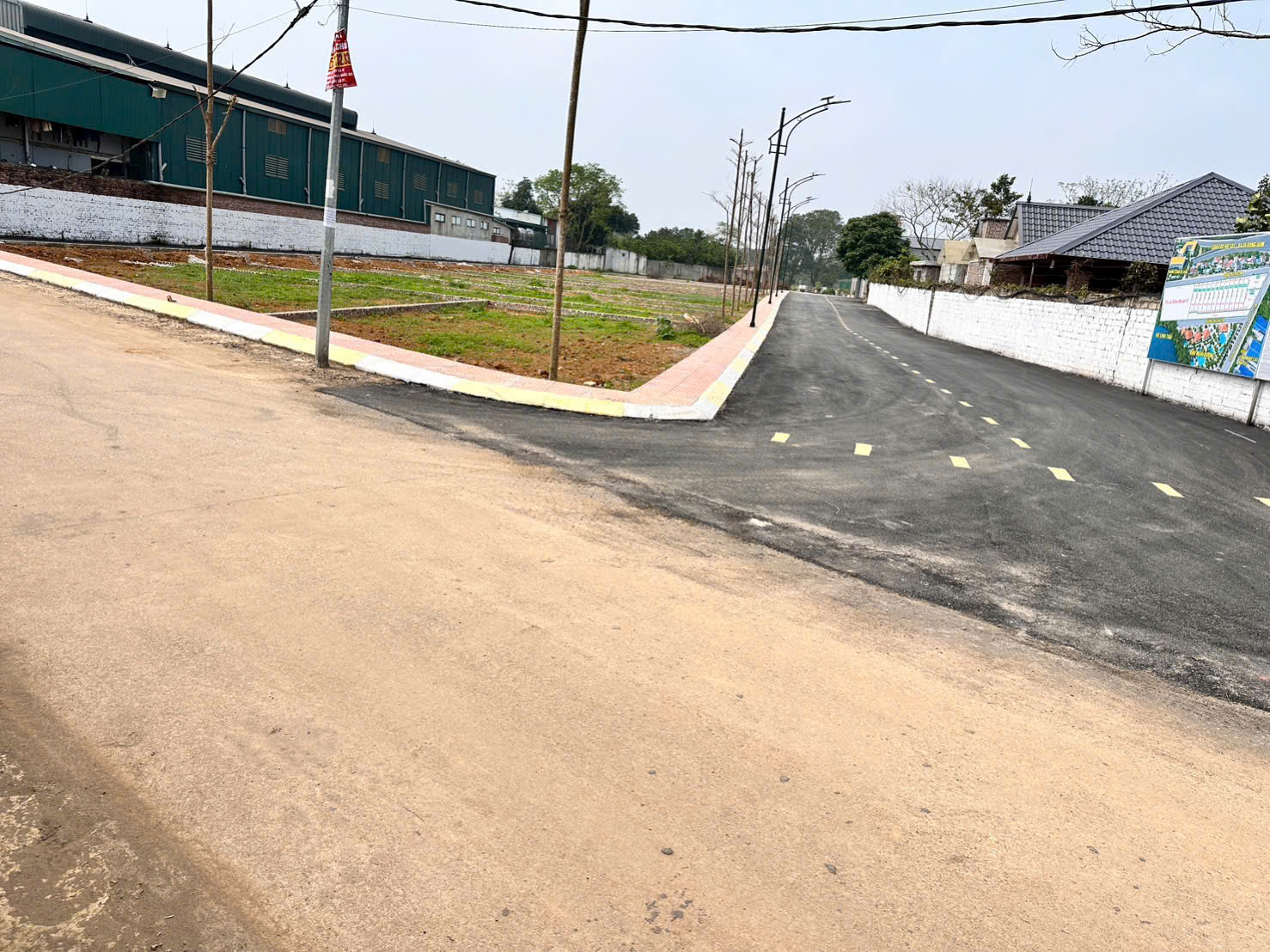  Bán Mảnh đất lô góc mặt trục chính 100m giá chỉ 3ty2 