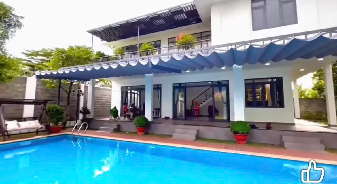  BIỆT THỰ VƯỜN 900m² – HỒ BƠI + XÔNG HƠI – MT ĐƯỜNG 8M BÙI CÔNG TRỪNG 