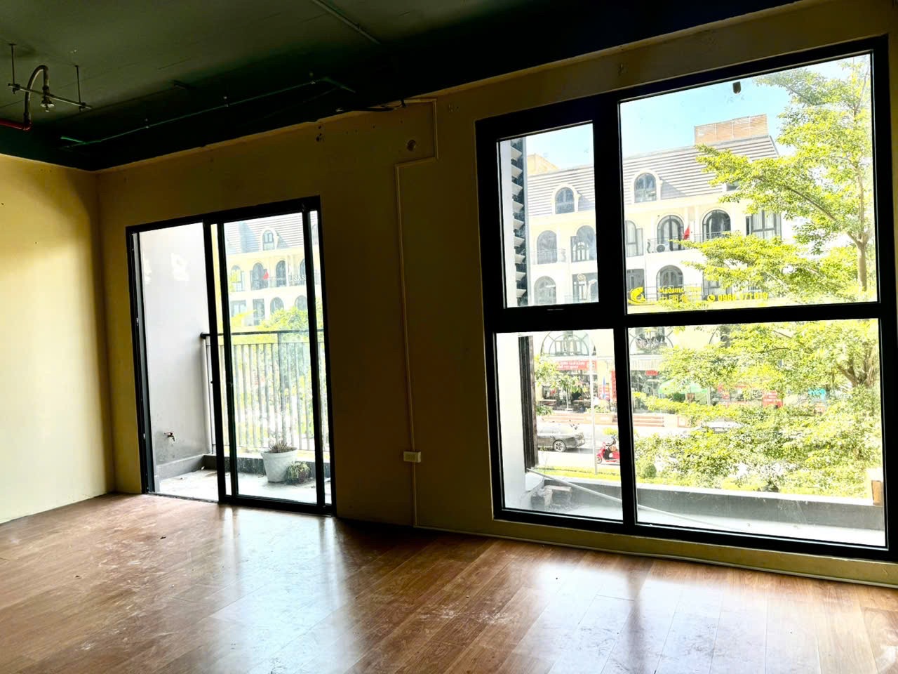  Chính chủ bán căn hộ tòa R1.02 , 1PN ,DT 44m2 . View nội khu tại Vinhomes Ocean Park Gia Lâm 