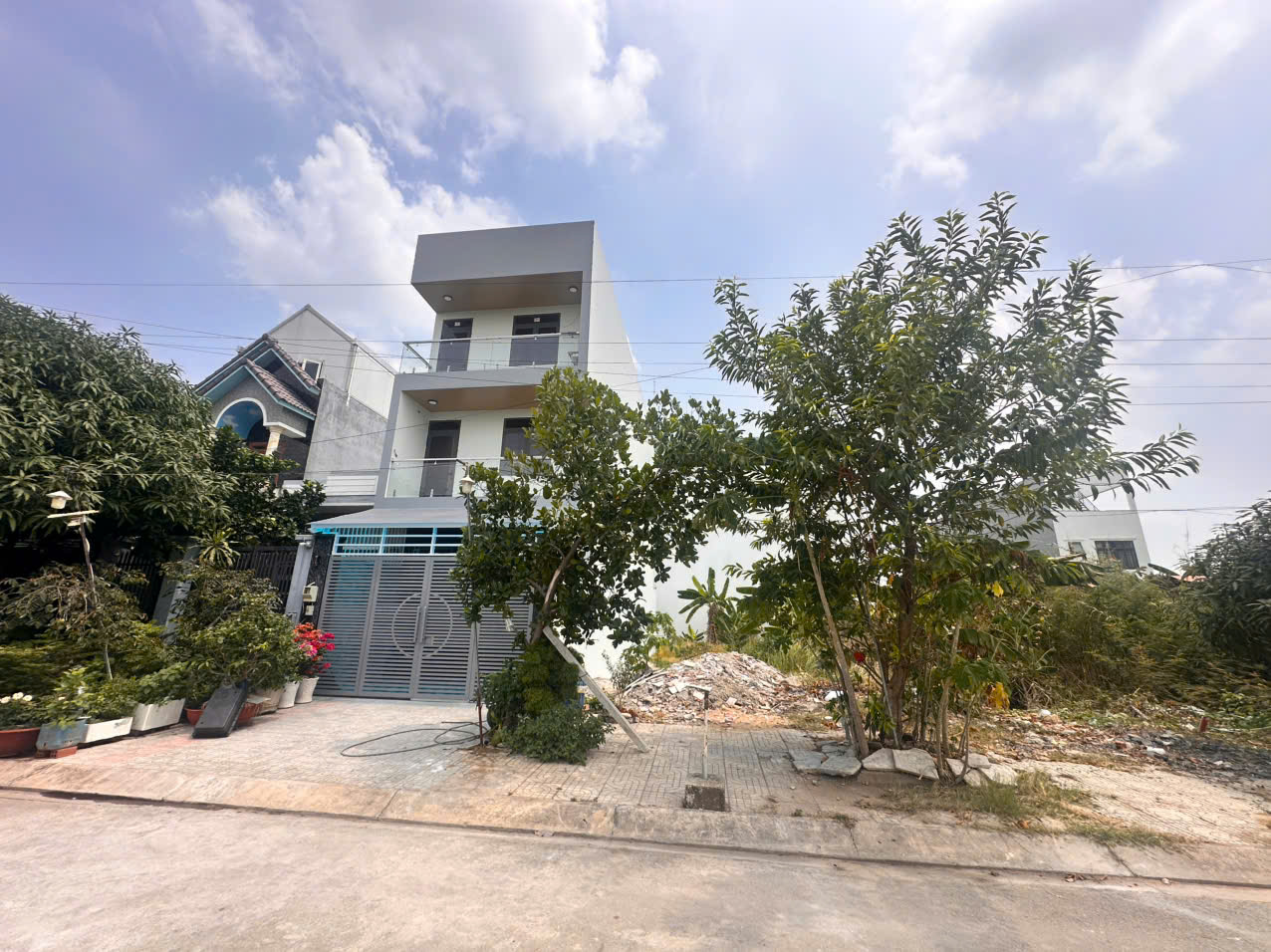  Bán lô đất đẹp KĐT Đông Tăng Long Quận 9 - 100m2 - Đường 10m có lề - Chỉ 8 Tỷ 