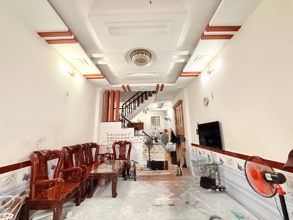  NHÀ 3 TẦNG ĐÚC BTCT Ô TÔ ĐỖ CỬA THÔNG KHẮP NGÃ 