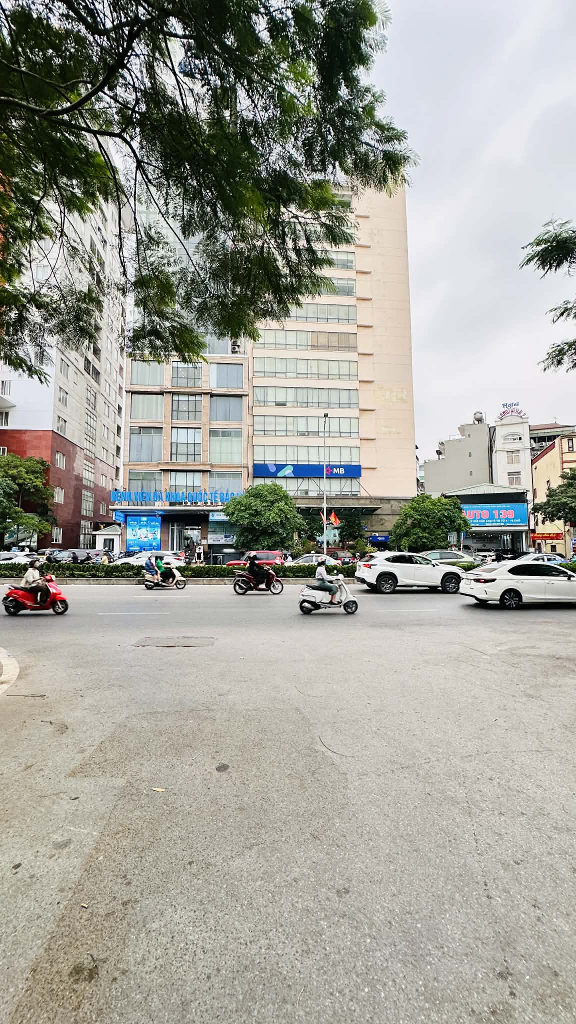  bán nhà Nguyễn Văn Cừ, 55m x 5 tầng, MT 6m, thang máy, ngõ ôtô tránh 