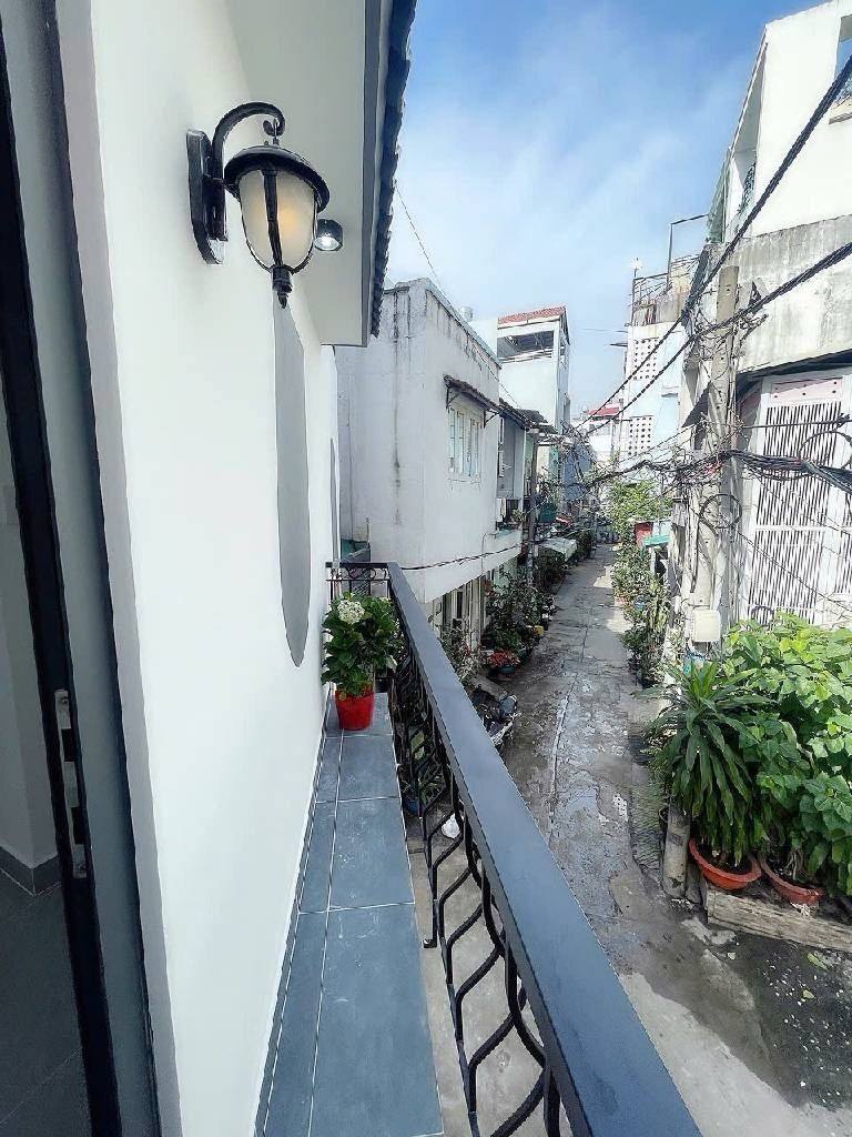  Tài chính hơn 2 tỷ, chọn gì ở Tân Bình?
???? Nhà 3 tầng Âu Cơ
???? 1 trệt 2 lầu + sân thượng
???? Tiện ích xung quanh đủ
???? Sổ hồng riêng
???? Mr Hải Từ – 0941783978 