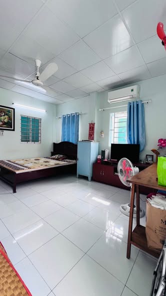  NHÀ 3 TẦNG MẶT TIỀN 1 XẸC. NGAY KHU NAM LONG QUẬN 7 