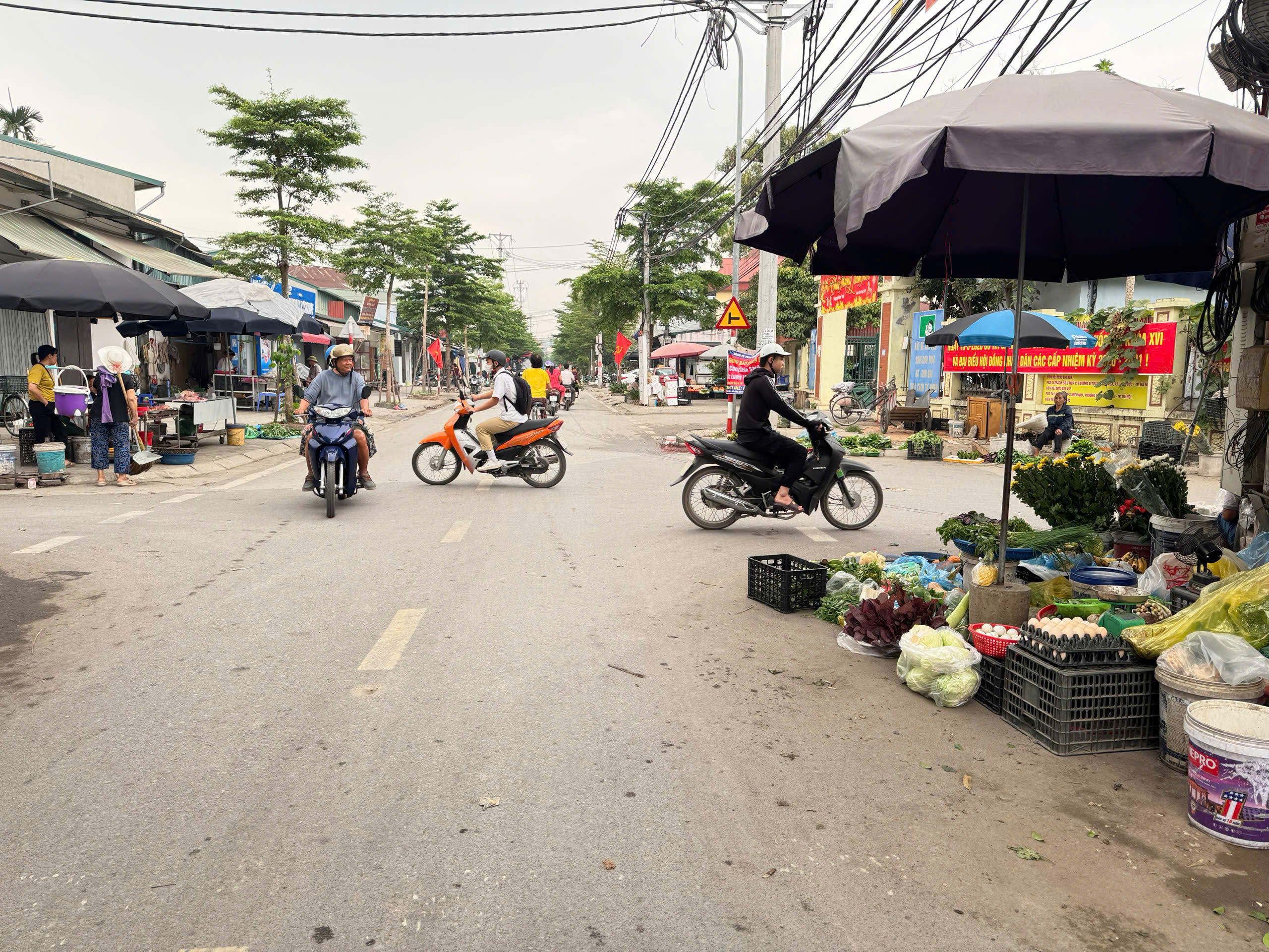  BÁN 45M ĐẤT TRỤC CHÍNH KIM CHUNG, HOÀI ĐỨC - MẶT CHỢ KINH DOANH SẦM UẤT - ĐƯỜNG 2 OTO TRÁNH. 