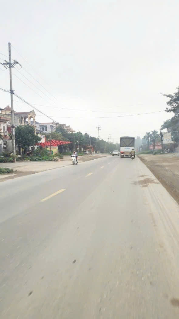  Cần bán gấp lô đất đẹp cạnh hồ sinh thái khu vực Hòa Lạc. 