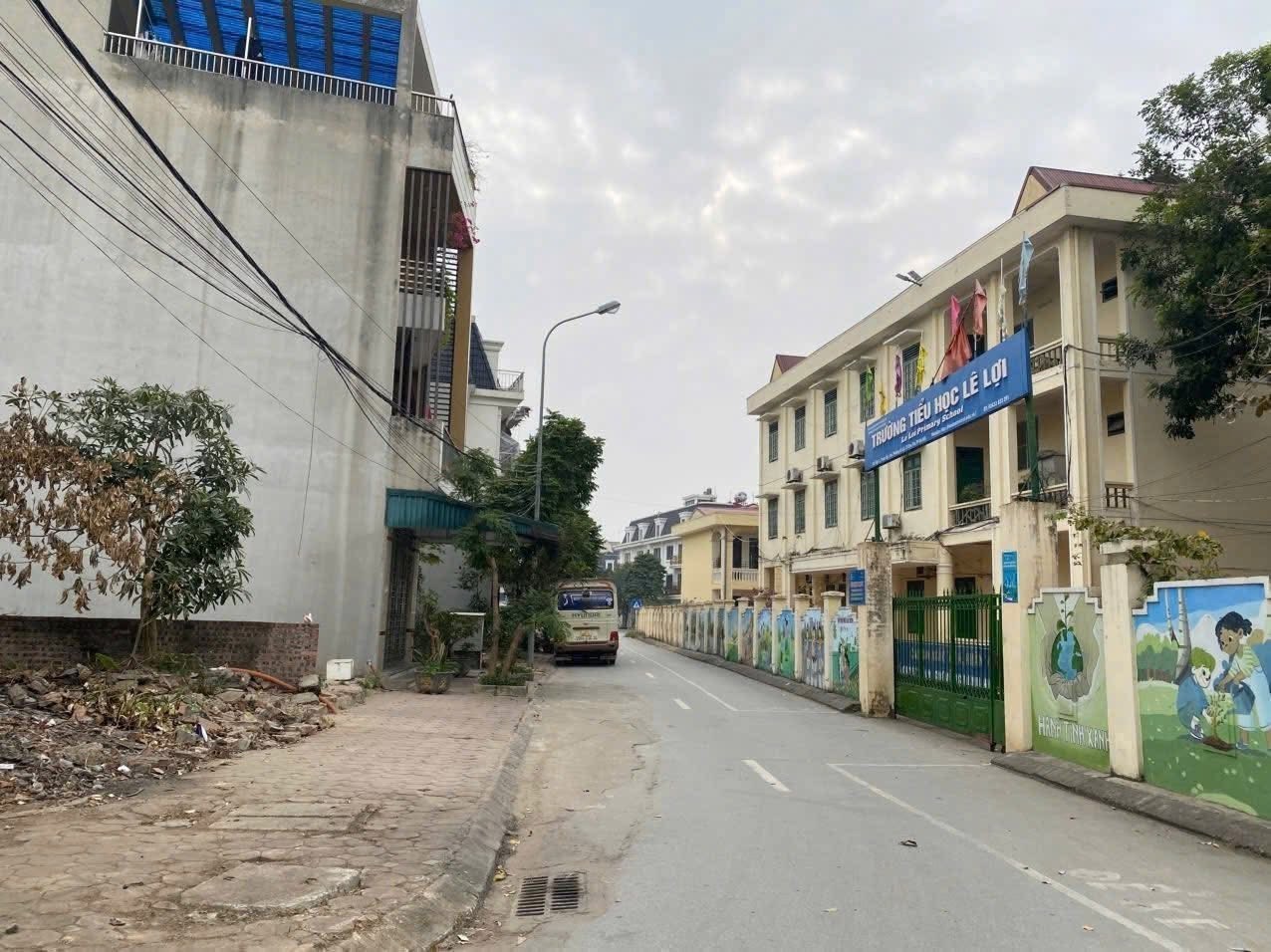  Lô đất 100m2 gần Tân Xã, khu vực trung tâm Hòa Lạc. Phù hợp xây trọ, đầu tư sinh lời, kết nối Metro 12 – Quốc Lộ 21. 