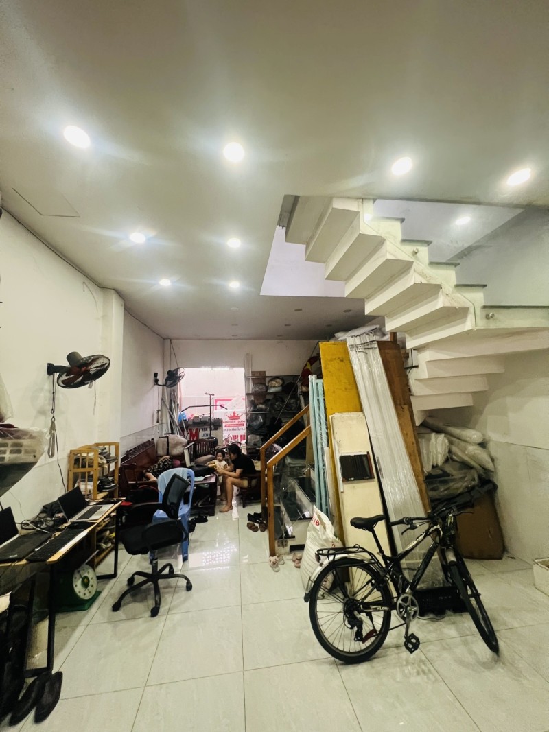  Bán nhà Mặt tiền Tô Ký - ngay Ngã tư Nguyễn Ảnh Thủ, 5x31m, 2 Tầng - 3 PN, chỉ 15,8 tỷ. 