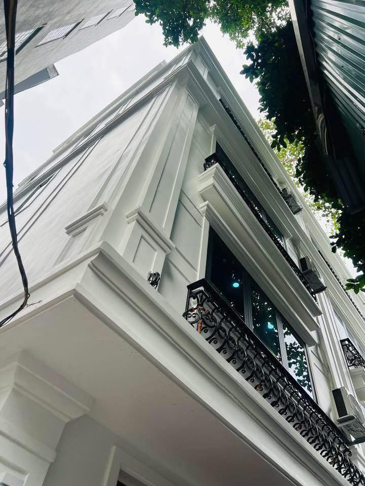  Bán nhà phố Láng Hạ, Đống Đa, nhà xây mới, gần phố, sẵn nội thất, 38m, 5 tầng, 10 tỷ 