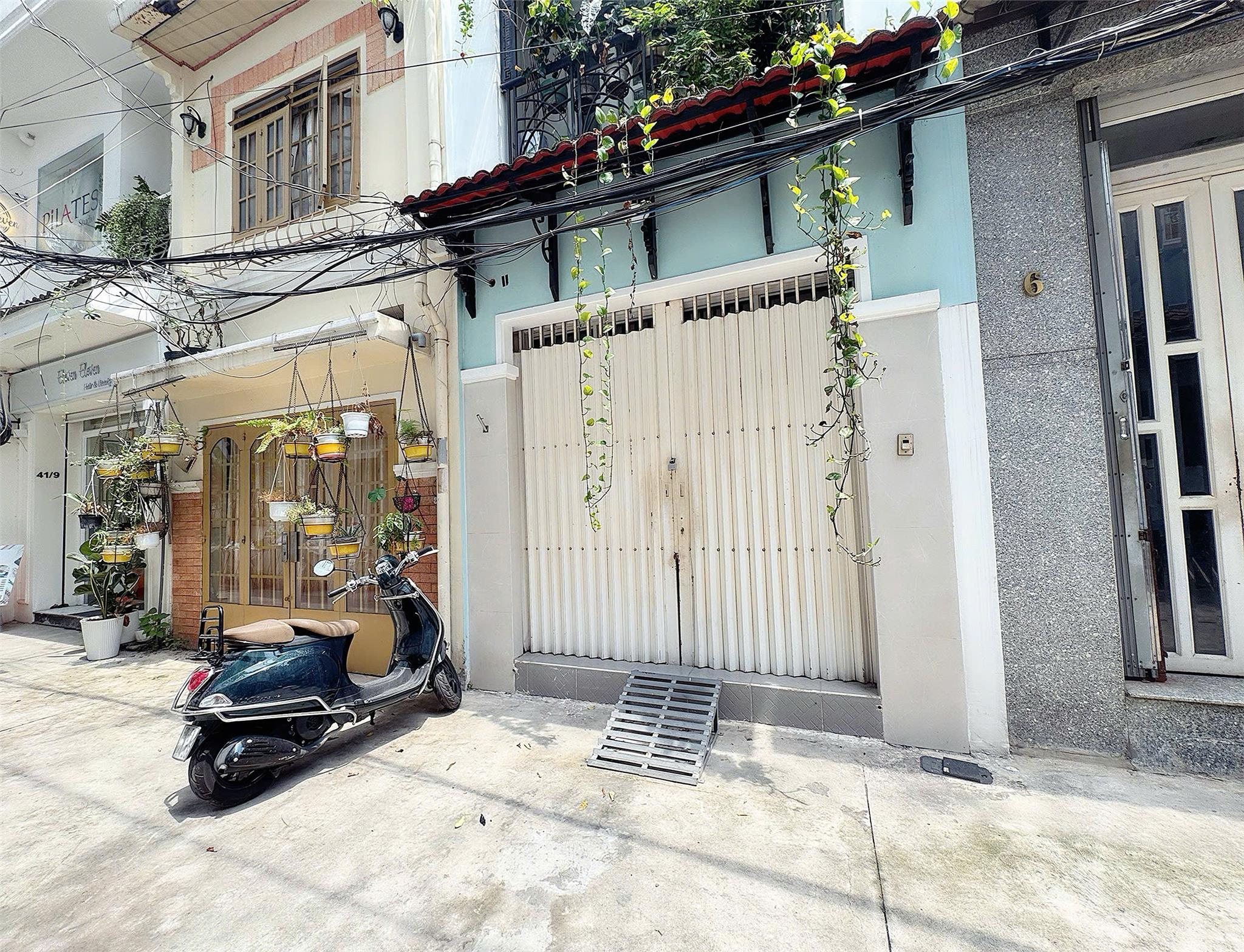  BÁN NHÀ MẶT TIỀN XE HƠI ĐẬU CỬA ĐƯỜNG NGUYỄN BỈNH KHIÊM, QUẬN 1 - KHU DÂN CƯ TRI THỨC VÀ VỊ TRÍ KINH DOANH SIÊU ĐỈNH 