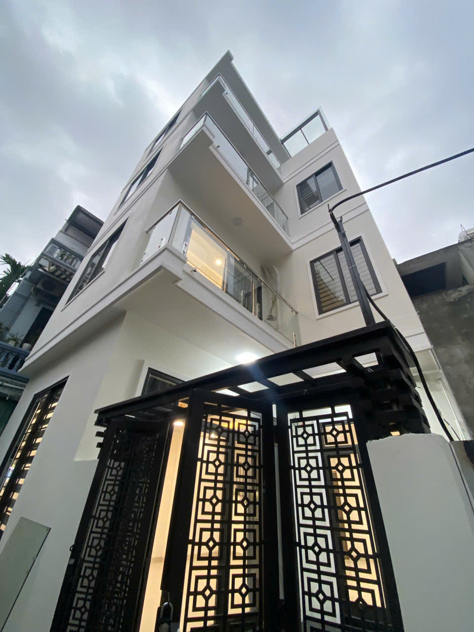  THƯỢNG THANH – NHÀ MỚI 4 TẦNG – 4 NGỦ KHÉP KÍN MỖI TẦNG – GIÁ 8.9 TỶ LONG BIÊN 