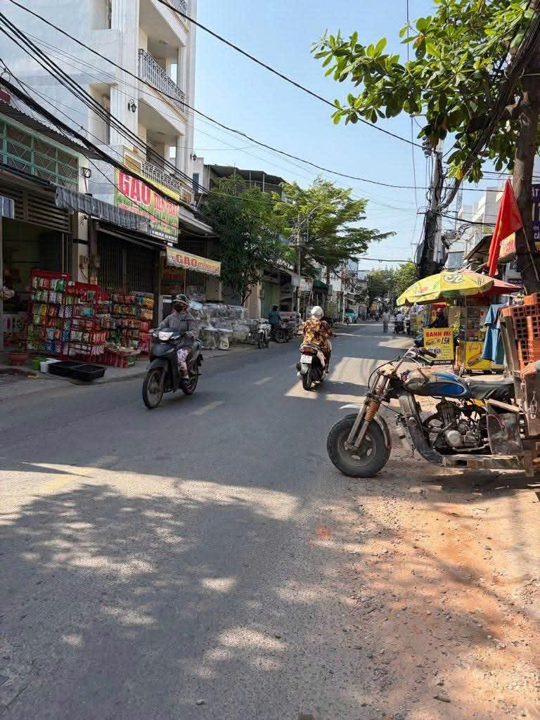  BÌNH TÂN - 4 Tỷ Nhỉnh - Hẻm1/- Hẻm 4M Thông - Nhà Mới - Gần Chợ - Giáp Tân Phú - 39M2 - 2 Tầng - 2PN 