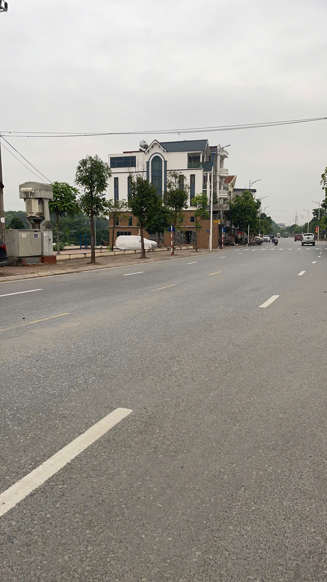  Ô tô tránh, view thoáng đẹp, dân cư đông đúc, giữ tiền ổn, ở sướng đất Gia Lâm nhỉnh 13,3 tỷ 