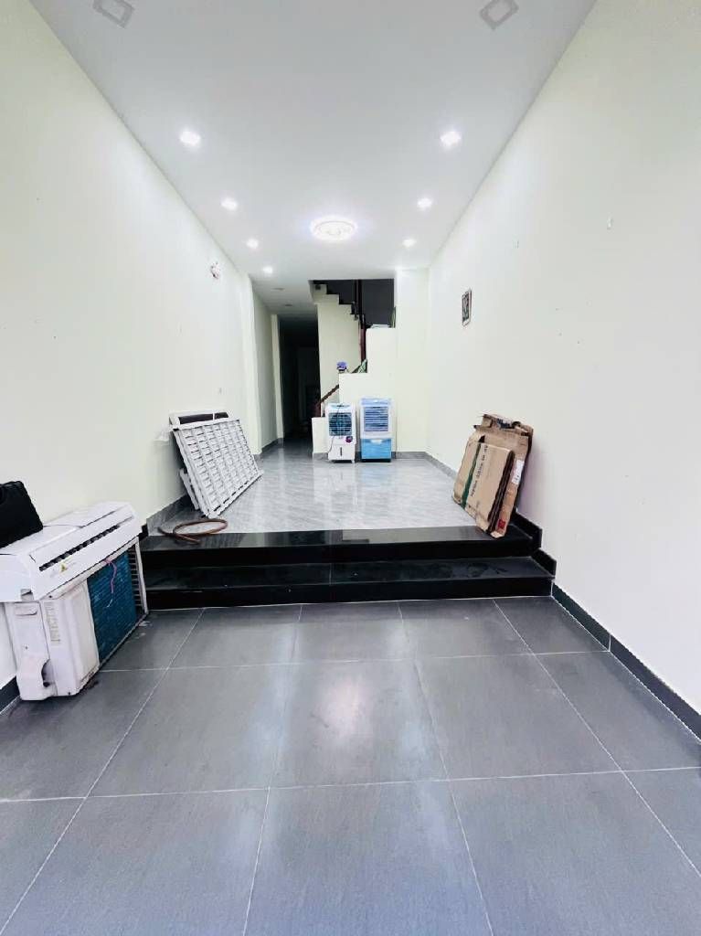  Nhà đẹp ở ngay 4 tầng Dương Bá Trạc 4PN,5WC, SHR nở hậu, hoàn công đủ, nhỉnh 7 tỷ. 