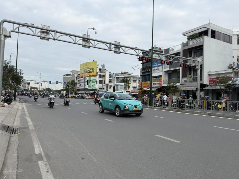  Chỉ 14,5tỷ - bán mặt tiền Dương Quảng Hàm (4x14m) CN đủ. Nhà mới 3 tầng có hầm đang KD nha khoa. 