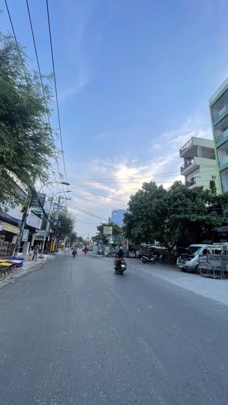  Bán nhà Mặt tiền Phạm Văn Bạch, đoạn Thương mại, 10,5x15m, 2 tầng, 1 đời chủ, chỉ 37,9 tỷ. 