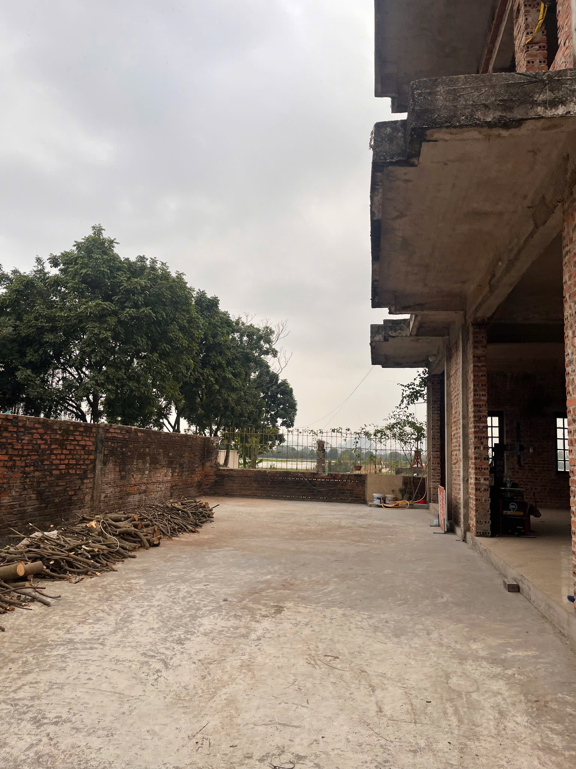  CHO THUÊ ĐẤT và NHÀ RỘNG 1500m² – VỊ TRÍ ĐẸP, PHÙ HỢP KINH DOANH TẠI KIM BẢNG, HÀ NAM 