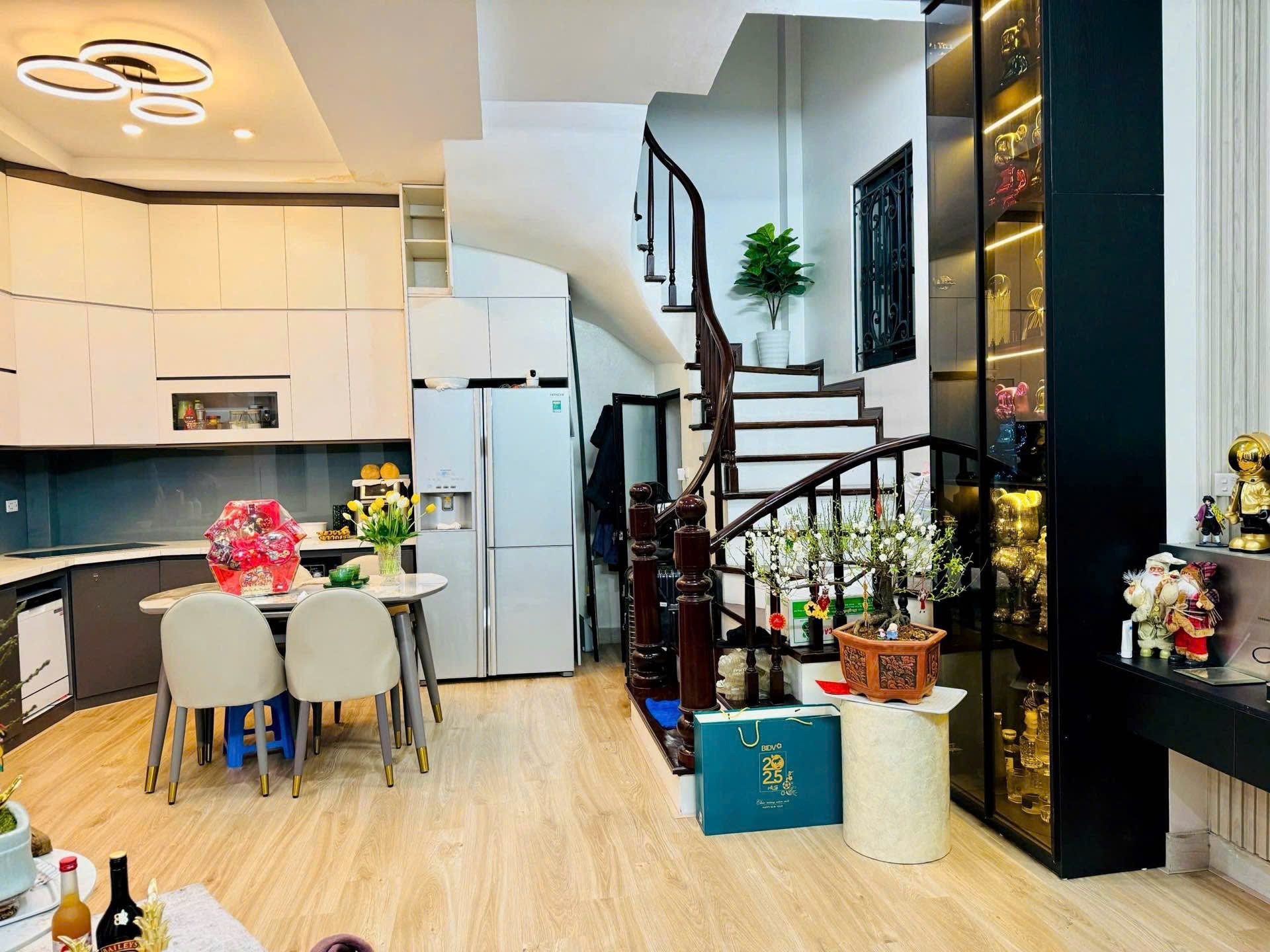  Lô góc 3 thoáng nhà trung tâm Ngọc Lâm nội thất sịn chỉ 8đ 