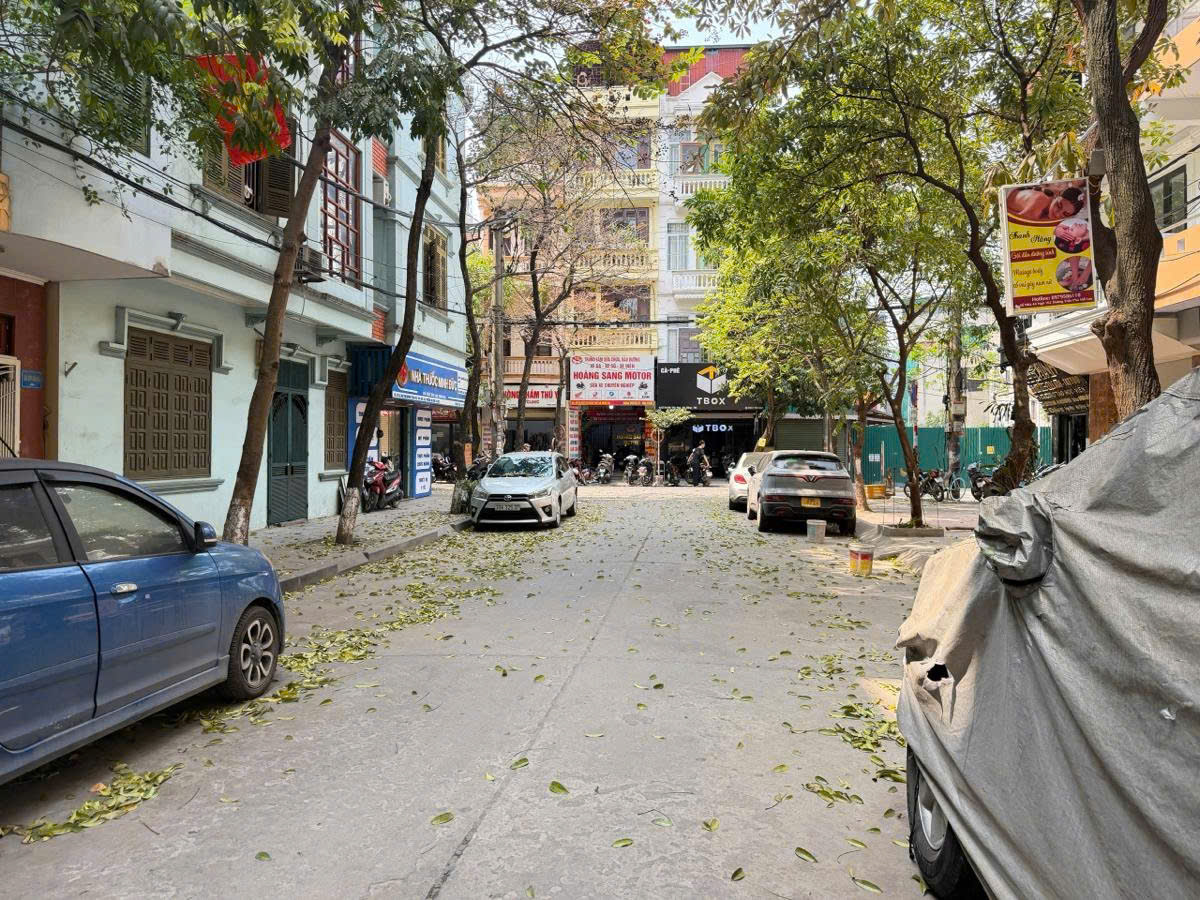  Nhà lô góc mới đẹp , vỉa hè rộng ô-tô tránh , mặt kinh doanh  KĐT Mỗ Lao 45m 5 t 11 tỷ 9 