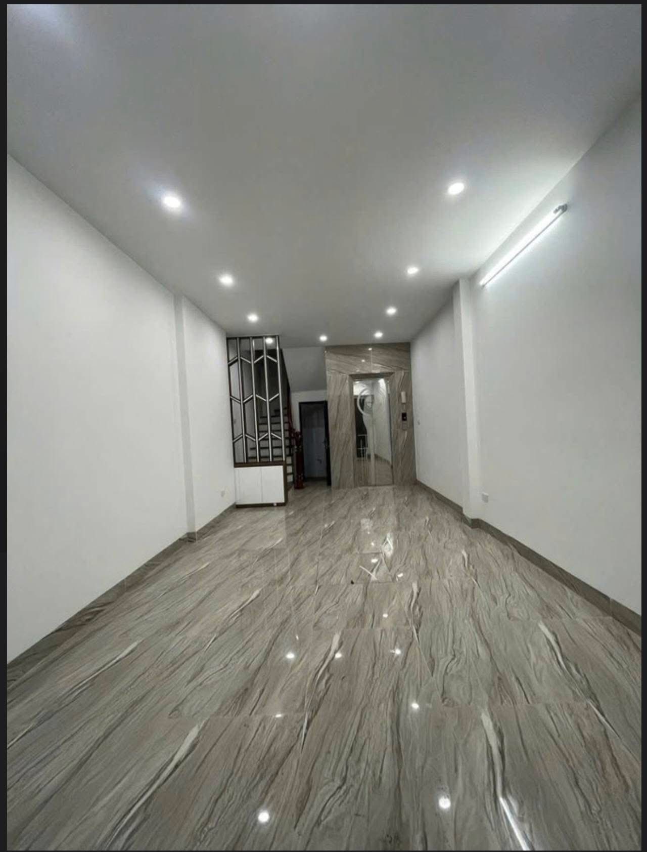  QUANH 13 TỶ CÓ NHÀ PHỐ NGỌC THỤY 45M2 6T THANG MÁY, Ô TÔ TRÁNH, KD. 