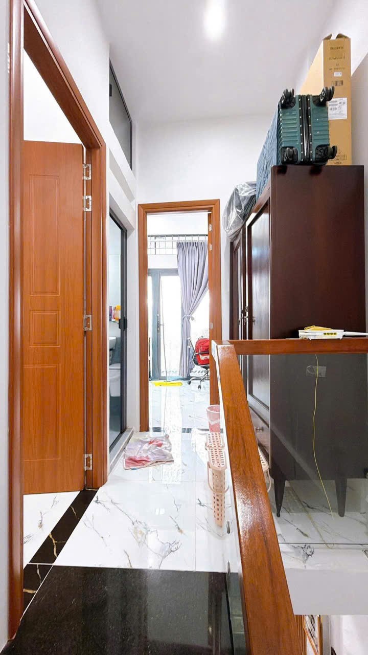  ???? NHÀ ĐEP Q4. CAN GOC MAT TIEN DUONG SO. 2 TANG . CHI 5 TY NHINH 