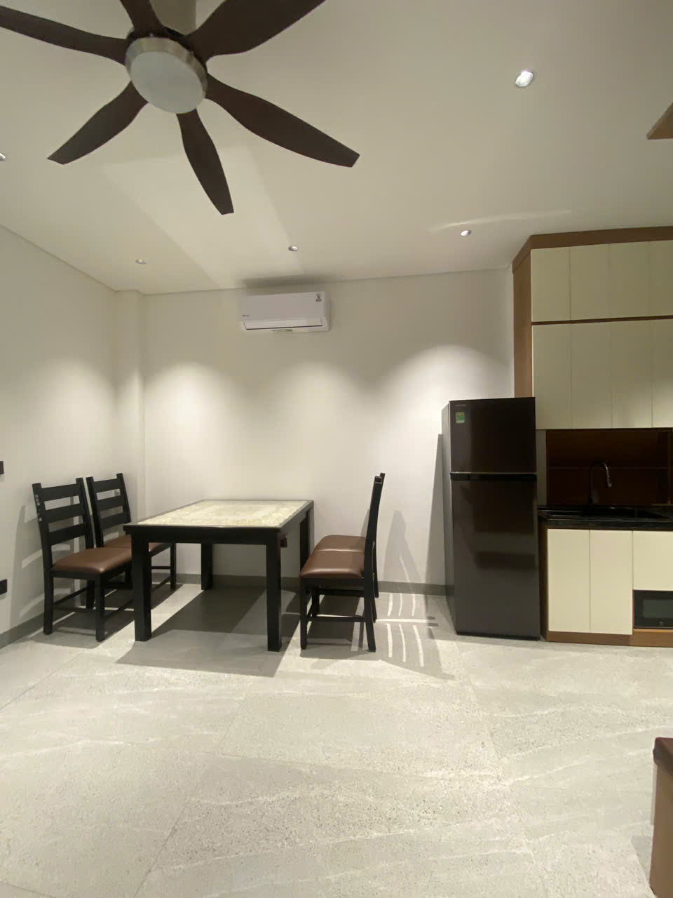  ???? CHO THUÊ CĂN HỘ MINI NGỌC THỤY FULL NỘI THẤT – 1PN + 1PK – 7.5 TRIỆU 