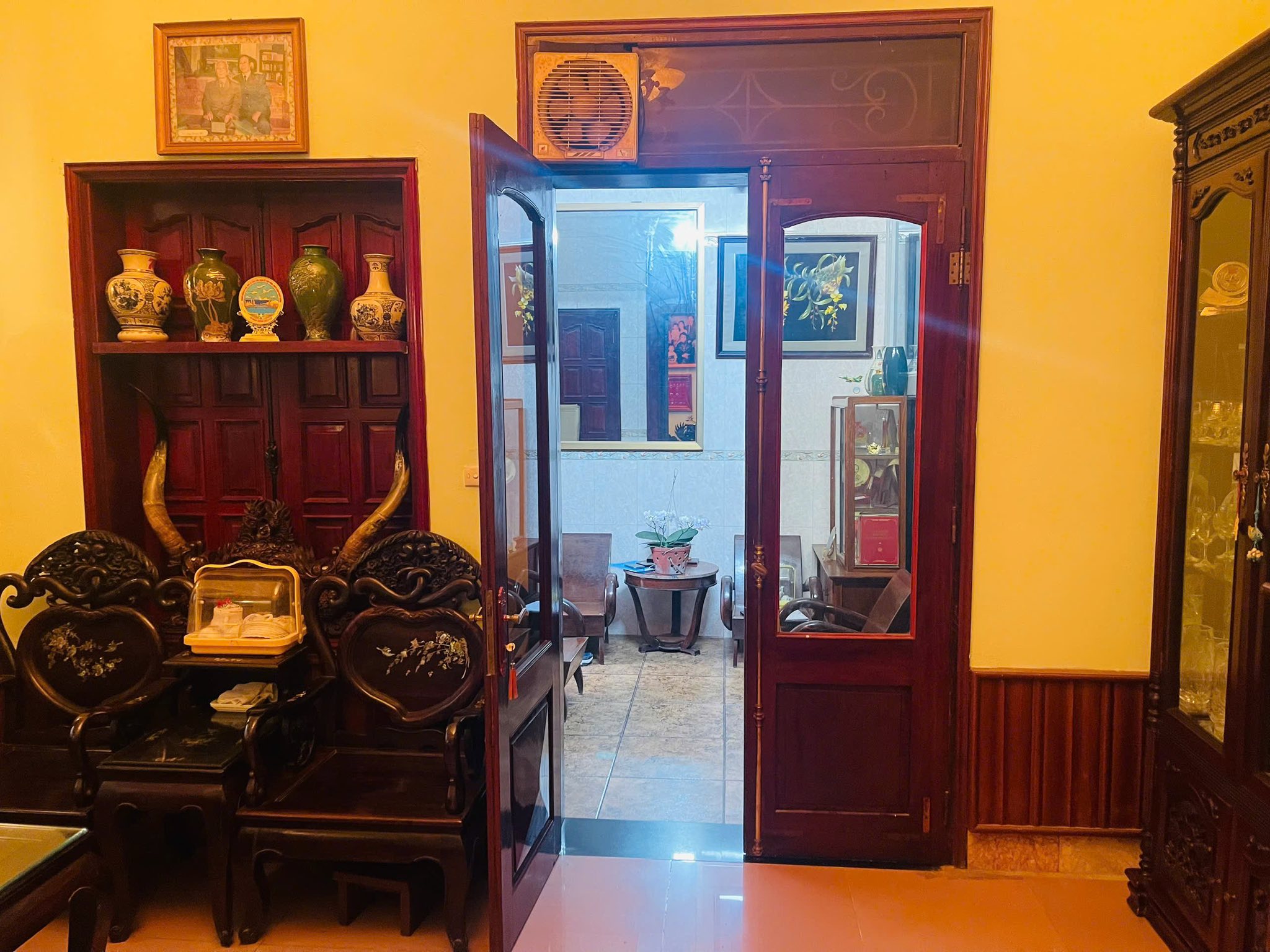  Giá cực tốt! Bán nhà mặt phố Khâm Thiên, 90m2, 3 tầng, mặt tiền 4.2m, giá 35.3 tỉ, vỉa hè rộng, KD 