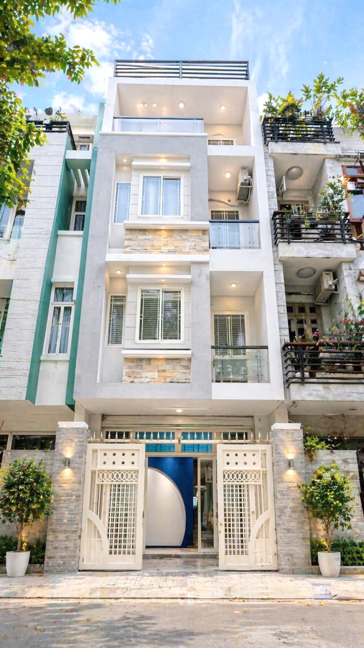  Nhà 2 MT 4 tầng hẻm 109 Dương Bá Trạc P1-Q8 
