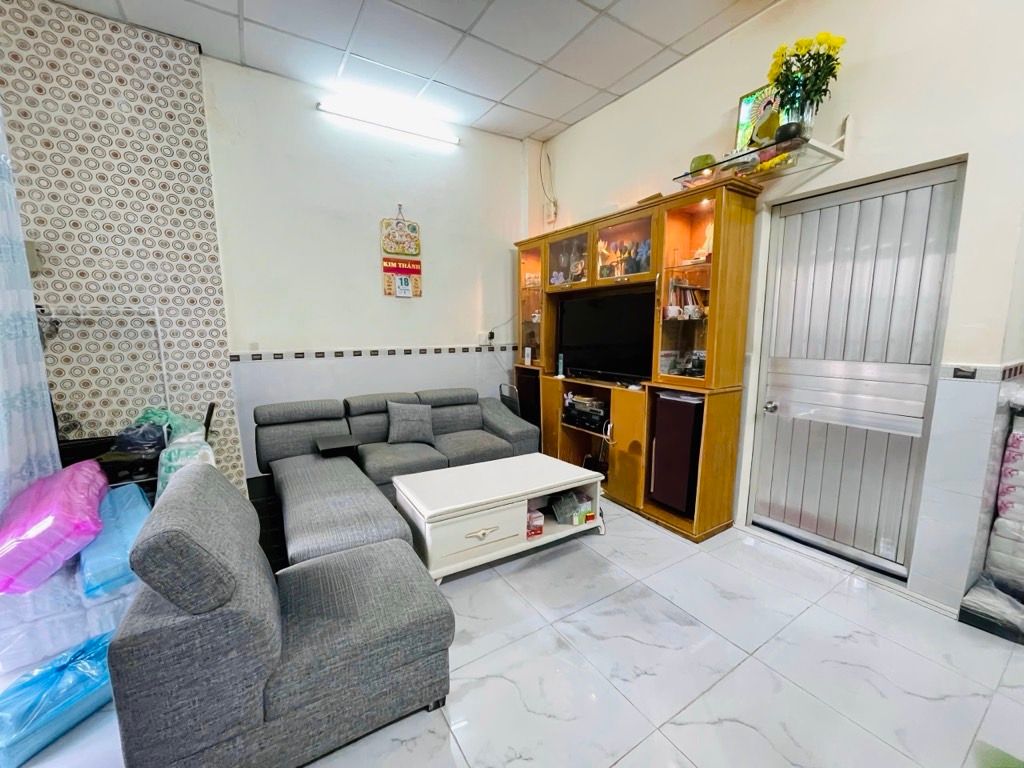  ???? MUA ĐẦU TƯ Ở CHO THUÊ GIỮ TIỀN TỐT - 1 CĂN RA MT NGUYỄN VĂN QUÁ SẦM UẤT - GIÁP GÒ VẤP TÂN BÌNH - 5P QUA NHÀ GA T3 - NGANG 5M VUÔNG A4 ĐẸP . 