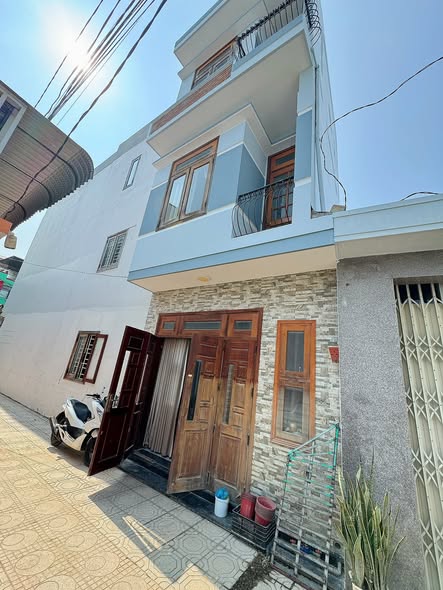  BÁN NHÀ 3 TẦNG MÊ ĐÚC KIÊN CỐ HẺM CẦU BÈ ĐƯỜNG Ô TÔ TẬN NƠI PHƯỜNG TÂY NHA TRANG 