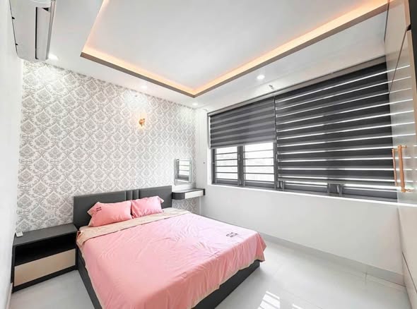  NHÀ GÓC 2 MẶT TIỀN CỰC HIẾM- GẦN QUẬN 7 - XE HƠI TRÁNH 3 CHIẾC - ĐẬU XE TRƯỚC NHÀ THOẢI MÁI 