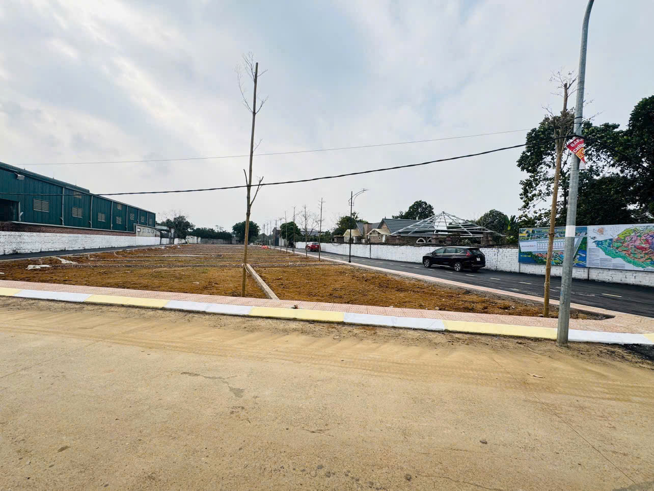  . Đầy rồi lô đất 100m2 gần Đại học Quốc Gia, khu vực trung tâm Hòa Lạc. Phù hợp xây trọ, đầu tư sinh lời, kết nối Metro 5 – Quốc Lộ 21. Liên hệ xem đất ngay. 